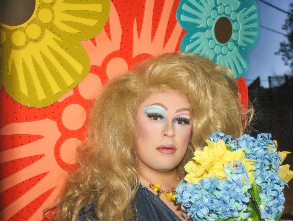 TheDianaHole's tweet photo. April Showers brings May Flowers 💐🌻🌺
.
.
.
🪡:Me
💎 : @daphne__jones @bgoodeornot
💇♀️: @yuizabeach
🎨: @mara__dentici
📸: @bgoodeornot
.
.
.
#gay #drag #dragqueen #chicago #chicagodrag #flowers #mayflowers https://t.co/FAFGmOALvf