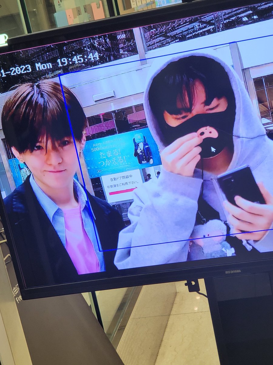 yoshfeed's tweet photo. [220501]  junkyu's weverse update with yoshi ♡꙼̈ 

#YOSHI #요시 #ヨシ #트레저 https://t.co/qus5ELFLMO