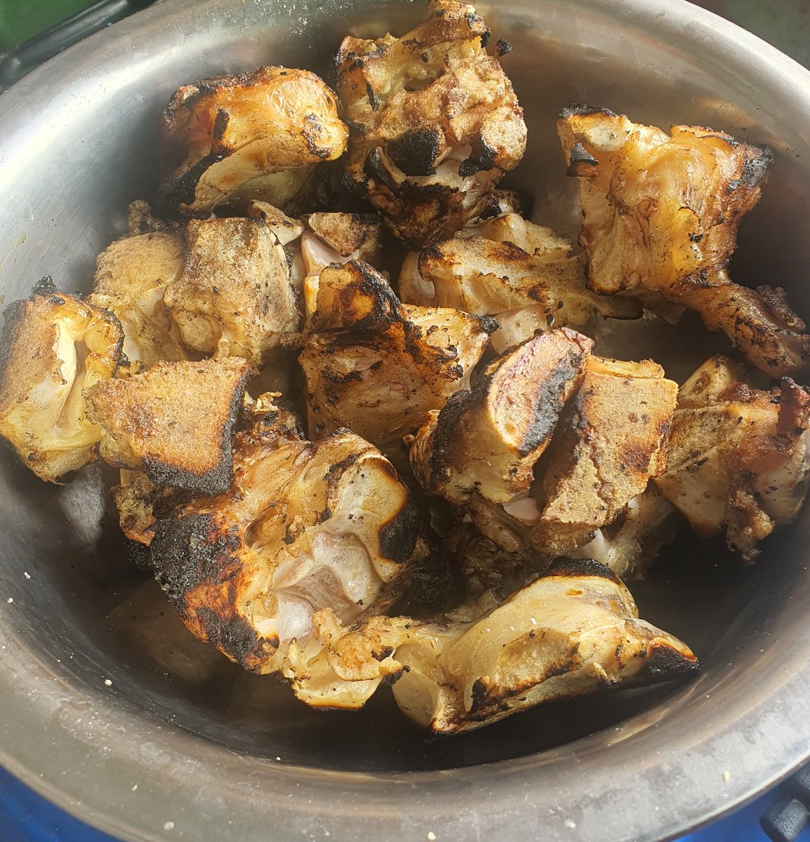 jacksotwister's tweet photo. Baada ya kulima #BoneSoup for the win
Hii ni ya kuweka foundation ya leo kabla kutoa lock kesho 🍻 https://t.co/yWHbxGDgVc