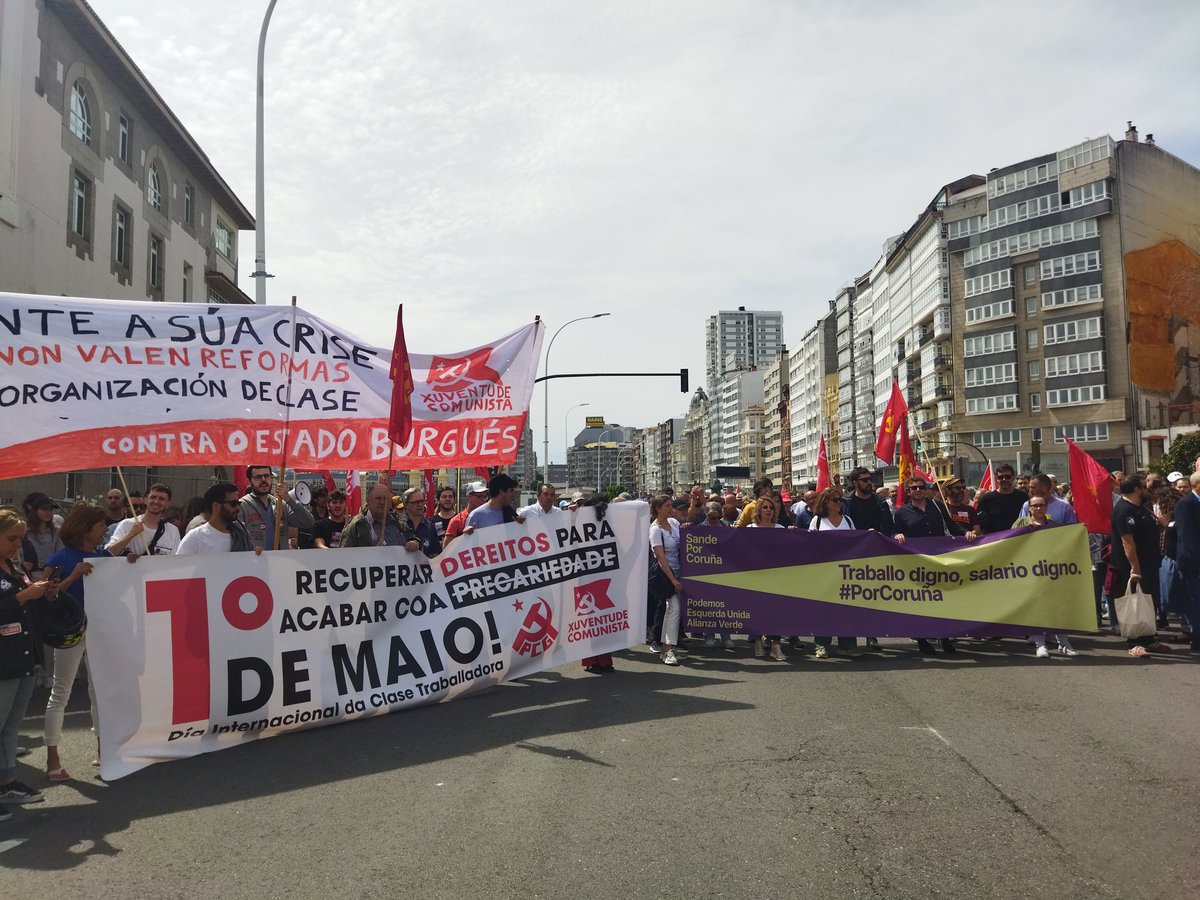 EUcoruna's tweet photo. #1deMaio por un salario digno!
#AgoraMesmo na manifestación da #Coruña defendendo os dereitos da clase obreira!
#PorCoruña https://t.co/3jWkMA6kVP