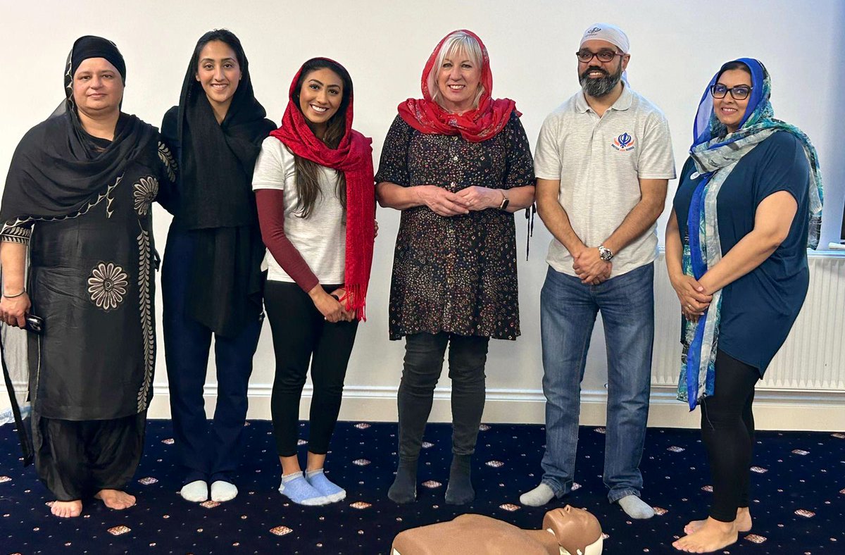NinaJaspal's tweet photo. A Sunday well spent with the @NursesSikh team at Sri Guru Singh Sabha Gurdwara in Derby yesterday teaching the importance of CPR and cardiovascular health education, great engagement from the Sangat and a brilliant job to all those involved 🙏🏾 #Waheguru #TeamBSN #LearnCPR https://t.co/vI49TvG2Vu