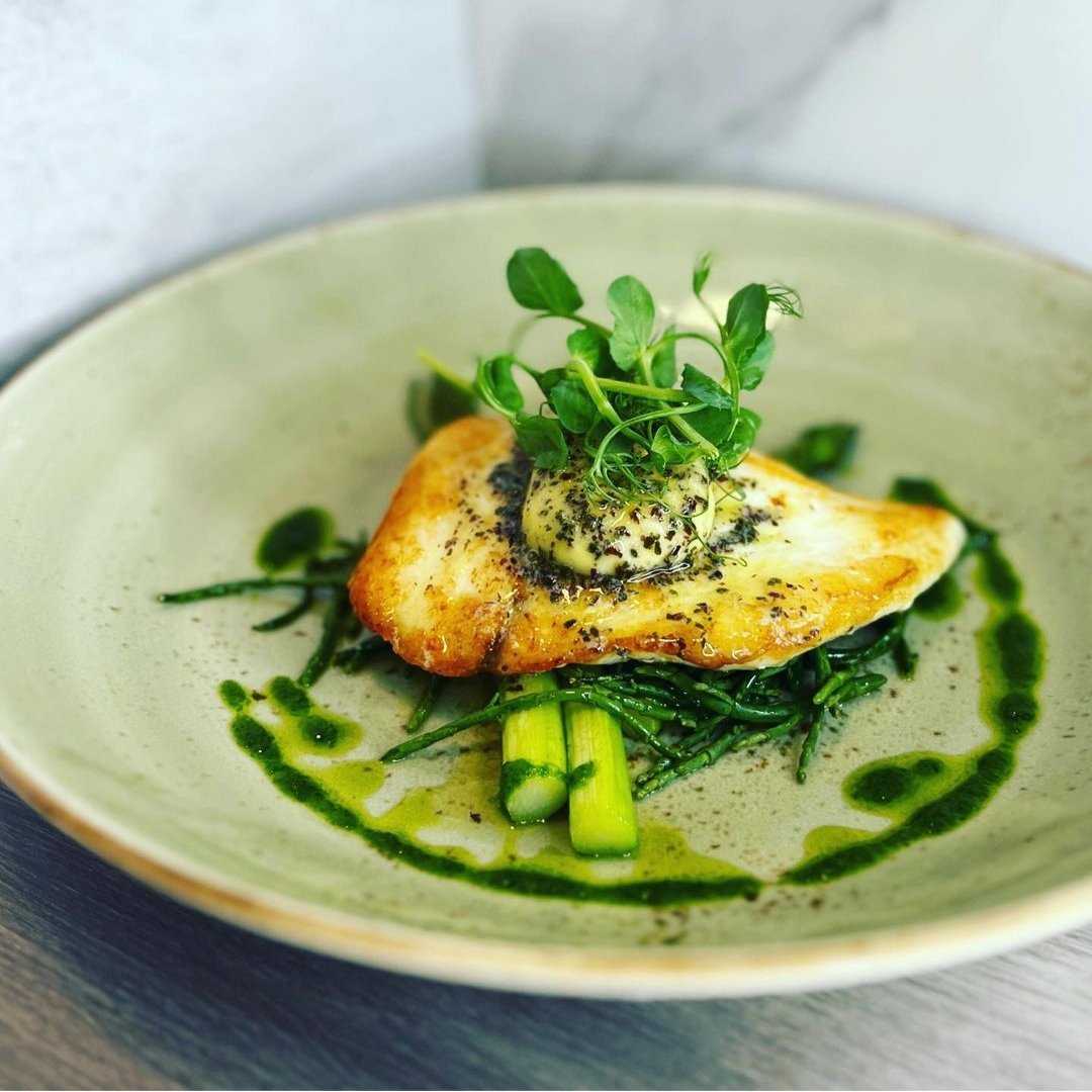 maraseaweed's tweet photo. Shoutout to the @weerestaurant and their dish of roast turbot, Scottish asparagus, and samphire featuring our delicious Mara Seaweed Butter 🌊

Keep an eye on our page for more delicious #CookingWithSeaweed content.

#seaweed #maraseaweed #chefs #chefsUK #oceans #seafood https://t.co/B4yqY8R39Y
