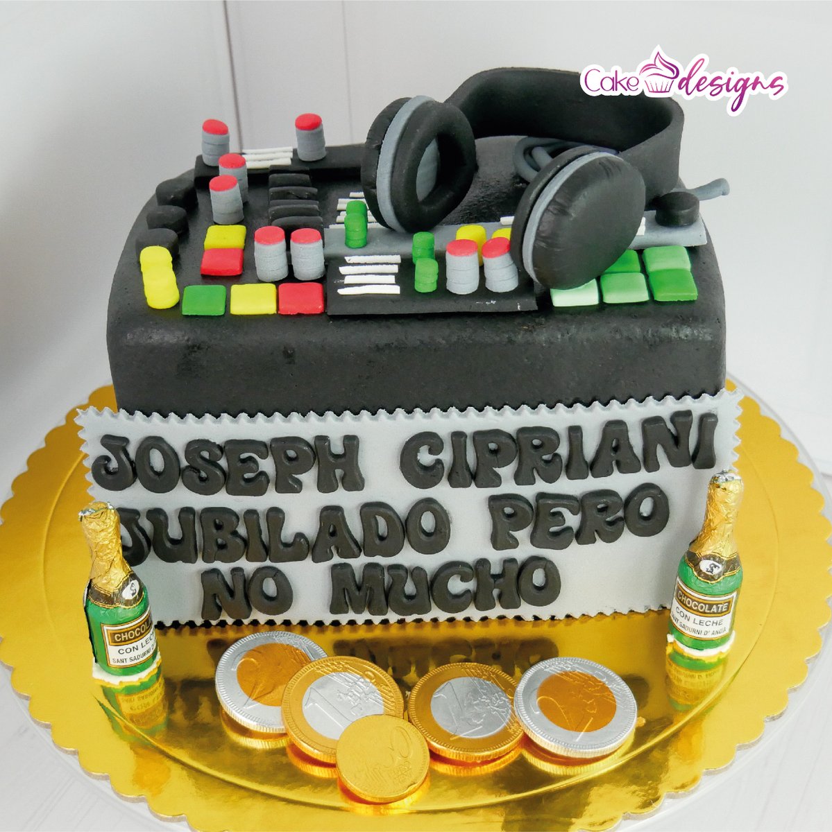 CakeDesigns_'s tweet photo. ¡Feliz día del trabajador, tarteritos! Para celebrar este día hemos querido recopilar algunas tartas de profesiones que nos han pedido en los últimos meses 🙌🏼

¿Cuál es tu favorita?

~~~~~~~~~~~~~~
Para pedidos, escríbenos o llámanos al 646 078 055 📲 https://t.co/B5ONNh1VVp