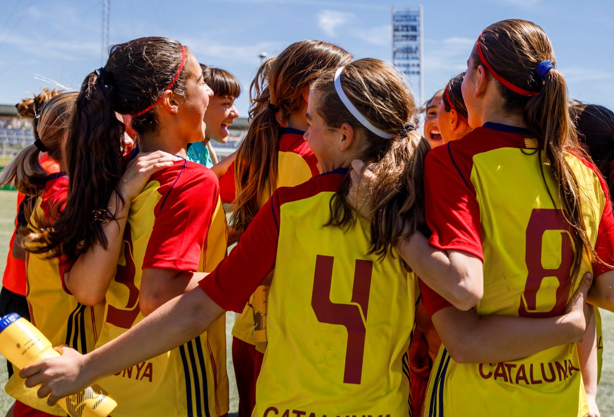 FCF_CAT's tweet photo. 🏆 #sub12F

⏰ FINAL!
@RFAF 0⃣🆚3⃣ #Catalunya

💥 𝑸𝒖𝒆 𝒔𝒊́𝒊𝒊𝒊𝒊𝒊
🔥 𝑸𝒖𝒆 𝒔𝒊́𝒊𝒊𝒊𝒊𝒊𝒊𝒊𝒊𝒊
🏆🏆🏆 𝑺𝑶𝑴 𝑪𝑨𝑴𝑷𝑰𝑶𝑵𝑬𝑺 𝑫'𝑬𝑺𝑷𝑨𝑵𝒀𝑨 🏆🏆🏆

😍 FELICITATS NOIES❗️

⚽️⚽️ Lucía Carrillo
⚽️ Jana Bagur

#SeleccionsCAT #Orgullosa https://t.co/LnzduoVveJ