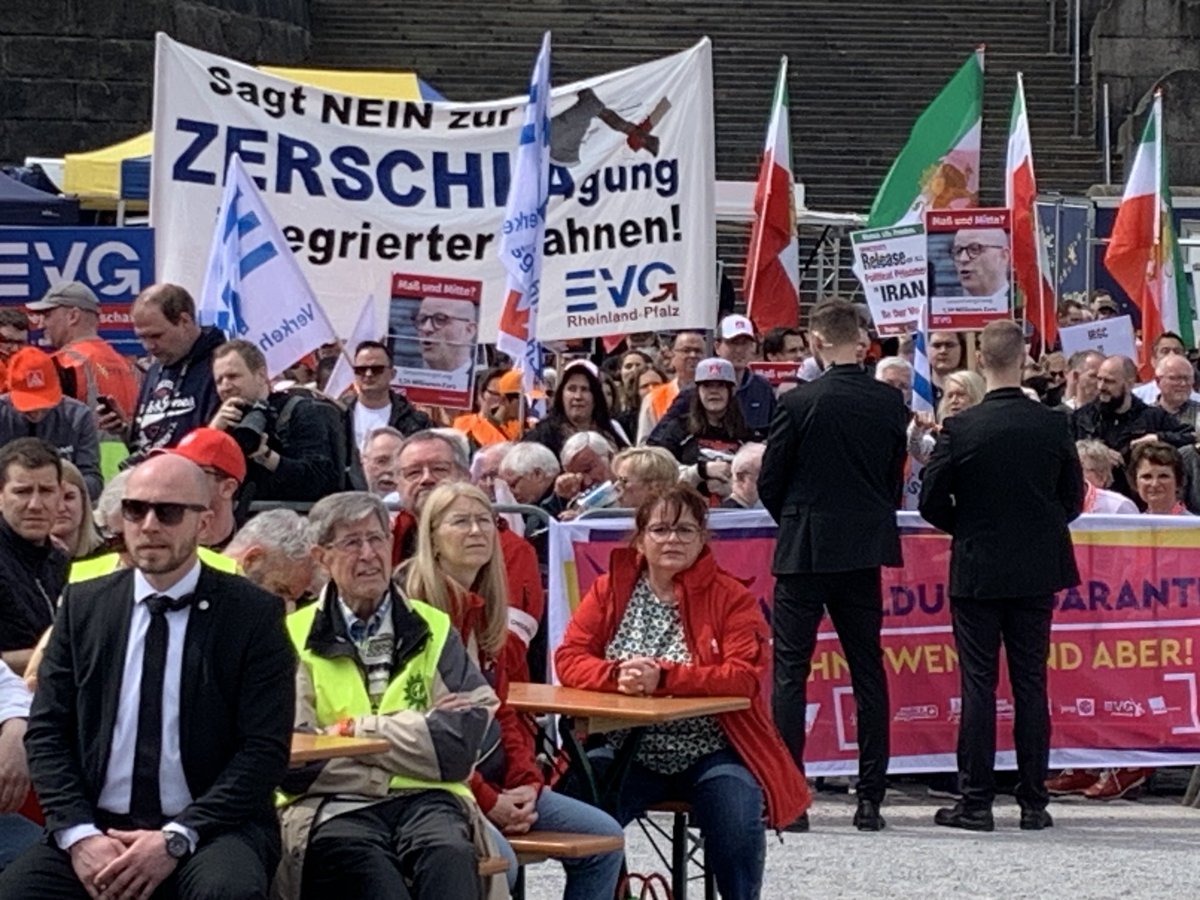 “Nichts ist selbstverständlich. #Gewerkschaften können #1Mai frei Feier.Vor 90 Jahren wurden sie von Nazis zerschlagen. Wir sind #UngebrochenSolidarisch für Gute Arbeit&gute Löhne!“ MP Malu #Dreyer bei @DGBRLP⁩ Kundgebung #Koblenz zusammen mit Bundeskanzler Olaf #Scholz.