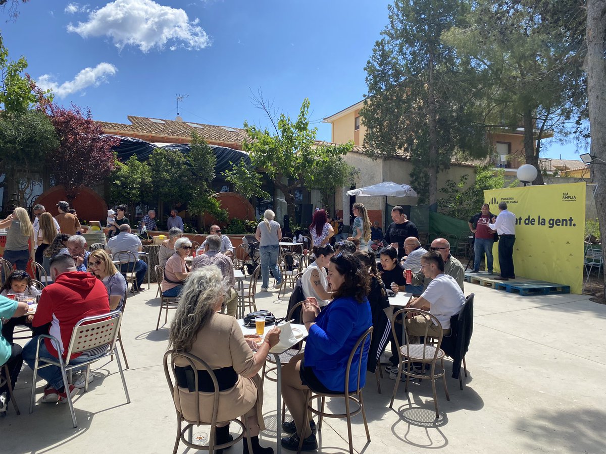 Magnífica candidatura republicana a Castellet i la Gornal <a href="/ERC_CG/">ERC Castellet i la Gornal</a> encapçalada per Alícia Castellví. Persones diferents amb una idea comuna: ser útils a les persones sense deixar ningú enrere. Germanor i música de Sabor de Gràcia!
