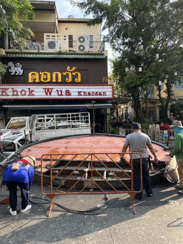 backpacklife's tweet photo. One of the changes to the Khao San Road has been the removal of all the iconic signage that used to fight for your attention. Here is the removal of the “Buddy” sign (for those thst remember!). #travel #thailand #bangkok #backpacklife https://t.co/eYDApWWQ9j
