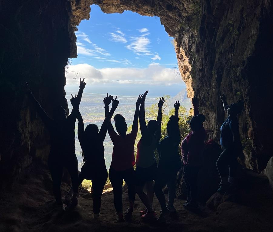 Silvermime Walk via Elephant's Eye ⛰️

morning spent with my ladies, total bliss 😍

#MountainLife
#MountainLovers
#Outdoors
#IPaintedMyHike
#FetchYourBody2023
#HikingWithTumiSole
