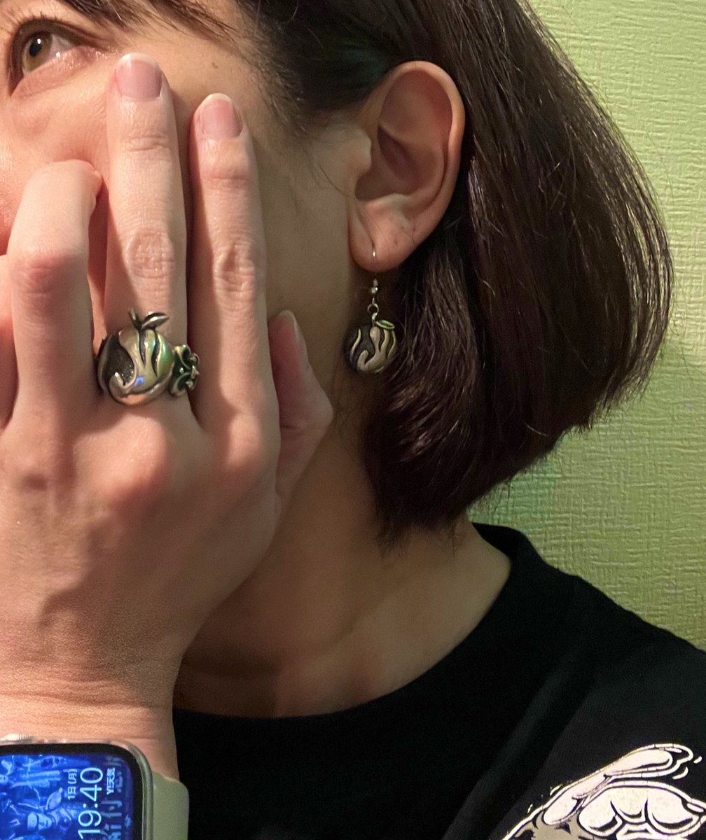 chanshio's tweet photo. くりから工房さんのAPPLE PIERCEが届きました!リングとお揃いで可愛い。好評death🍎
#くりから工房
#APPLE PIERCE
#APPLE RING https://t.co/0sqSJquiUW