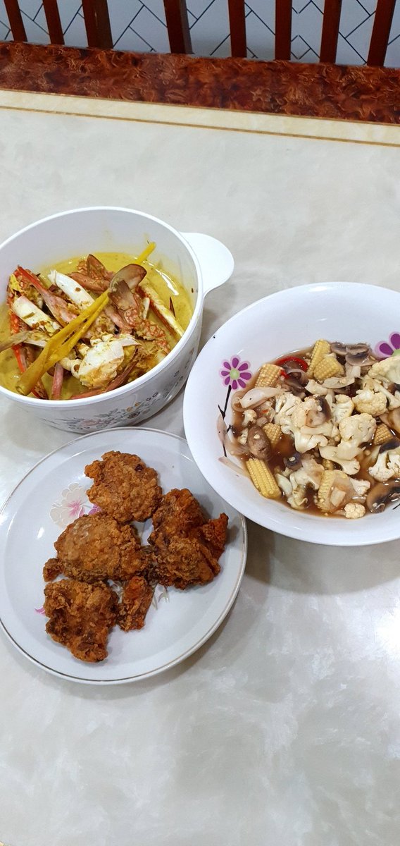 by_babykim's tweet image. Lama xmasak so masak la .. dh beli la brg dapur skit... 

So here for today

💎 Ketam masak lemak cili padi
💎 sayur campur
💎 ayam goreng

Done~~~ ^^

#babykiminthekitchen #mainmasak2 #babykiminstafood