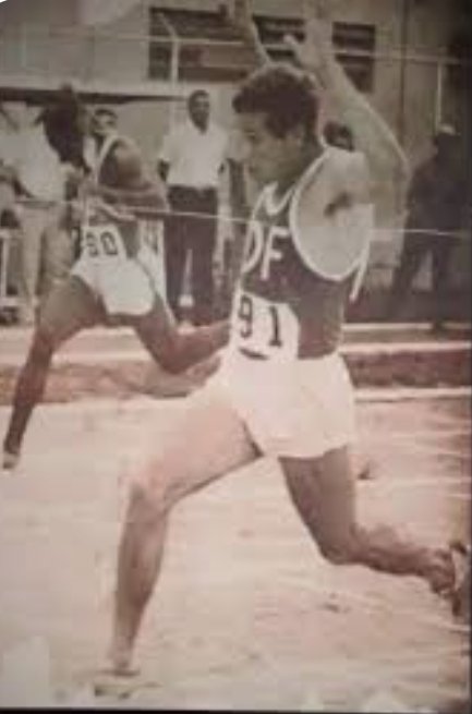 APacanins's tweet photo. Buenos días mis amigos, sabían que en 1964 un venezolano igualó el récord mundial de la época para correr los 100 metros planos?
Se llamaba Horacio Esteves, yaracuyano nacido en Yaritagua el 6 de julio de 1941 y  el 15 de agosto de 1964, sobre la pista de tierra del Estadio https://t.co/7oMkjMwxVd