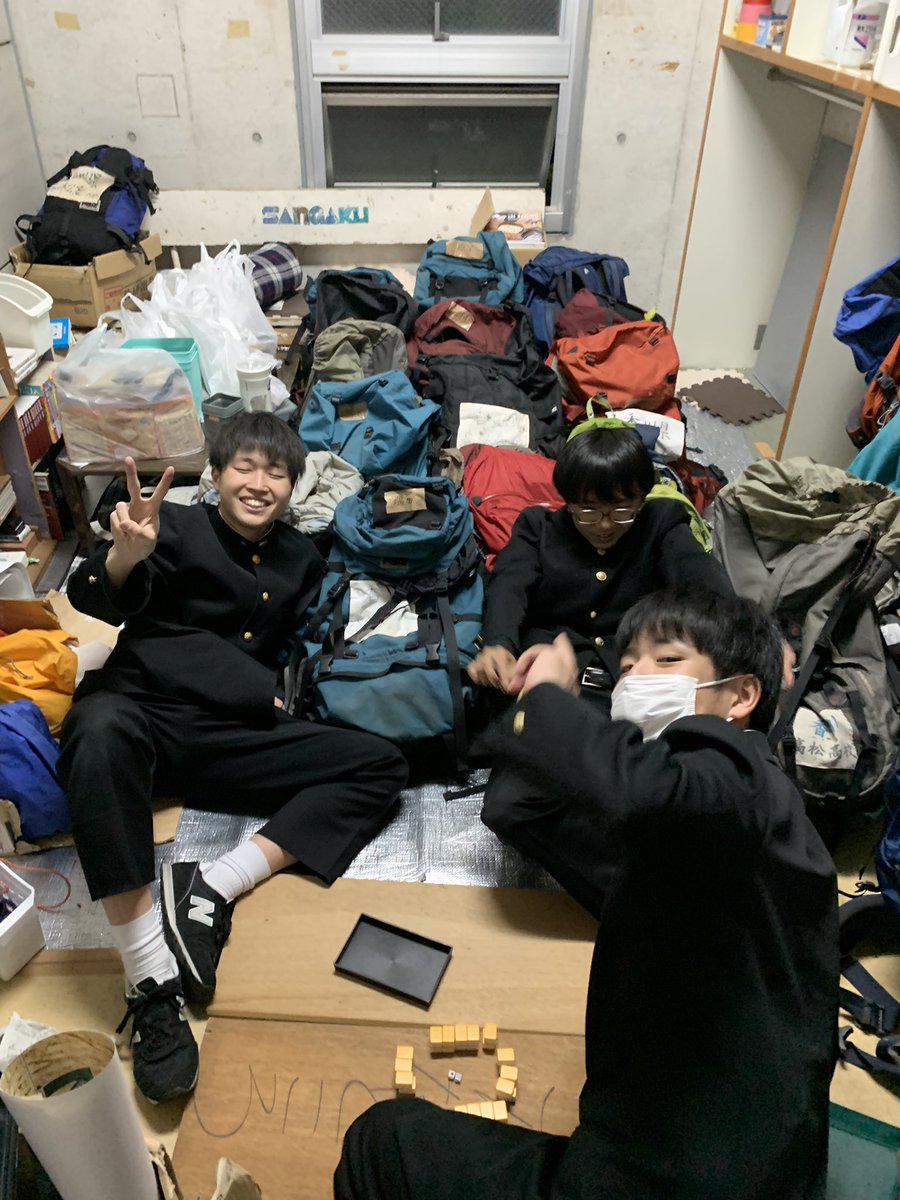 1年生の初めての登山が明後日に迫っています。今日は準備会を行いました。ご覧の通り部室に収まりきらない勢いです。両日とも晴れになることを祈ります