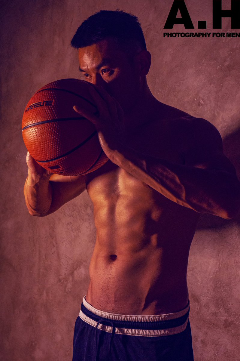 AugustHsu3's tweet photo. seductiveness with the basketball（pt.3） https://t.co/AAf3qC5BHk