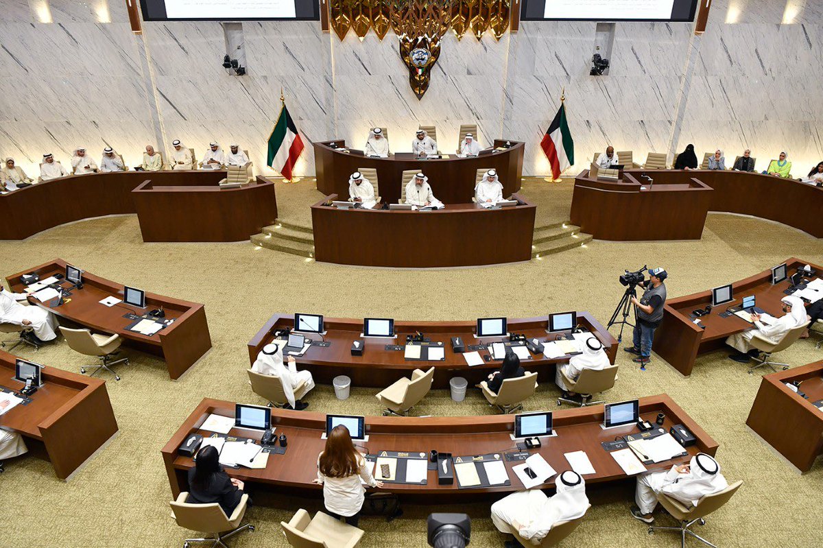 المجلس البلدي يرفض مشروع لائحة مظلات السيارات لاحتوائه على فرض رسوم مالية على السكن الخاص . #الكويت #قانون #لوائح #بلدية