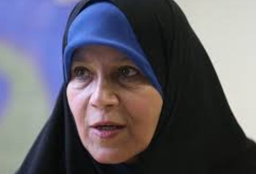 rasoulghadiri's tweet photo. «فائزه هاشمی» جز معدود کسانی است که بالاترین نهادهای امنیتی در جمهوری اسلامی بر روی کمک او به حفظ نظام اسلامی حساب باز کرده‌اند. چرایی این موضوع را در ادامه‌ خواهم گفت.

باز نشر دهید لطفا 🙏🏻

۱/۱۱ https://t.co/PK5he4HC8a