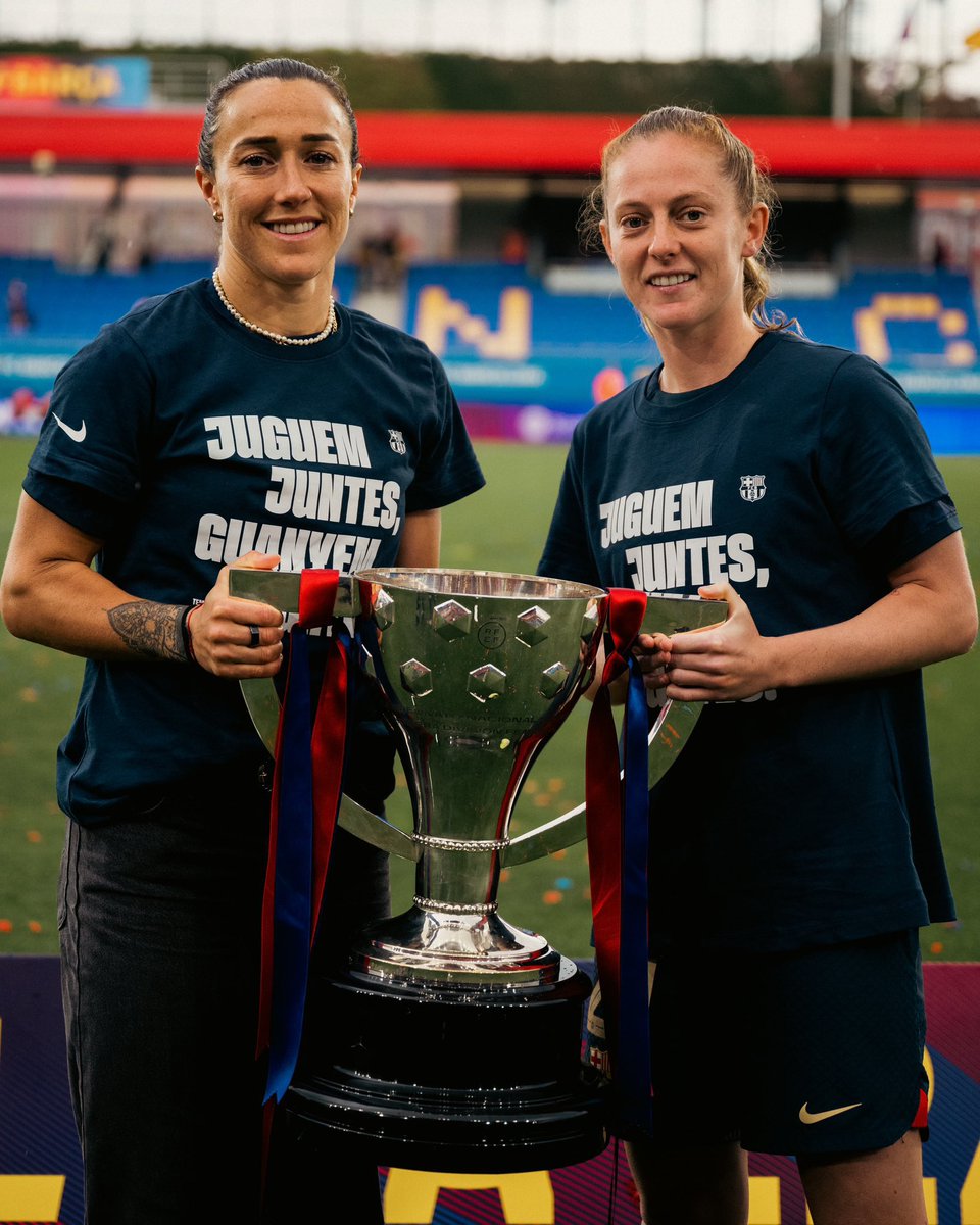 LucyBronzee's tweet photo. CAMPIONS🏆 💙❤️ https://t.co/2iU1vxEoJo
