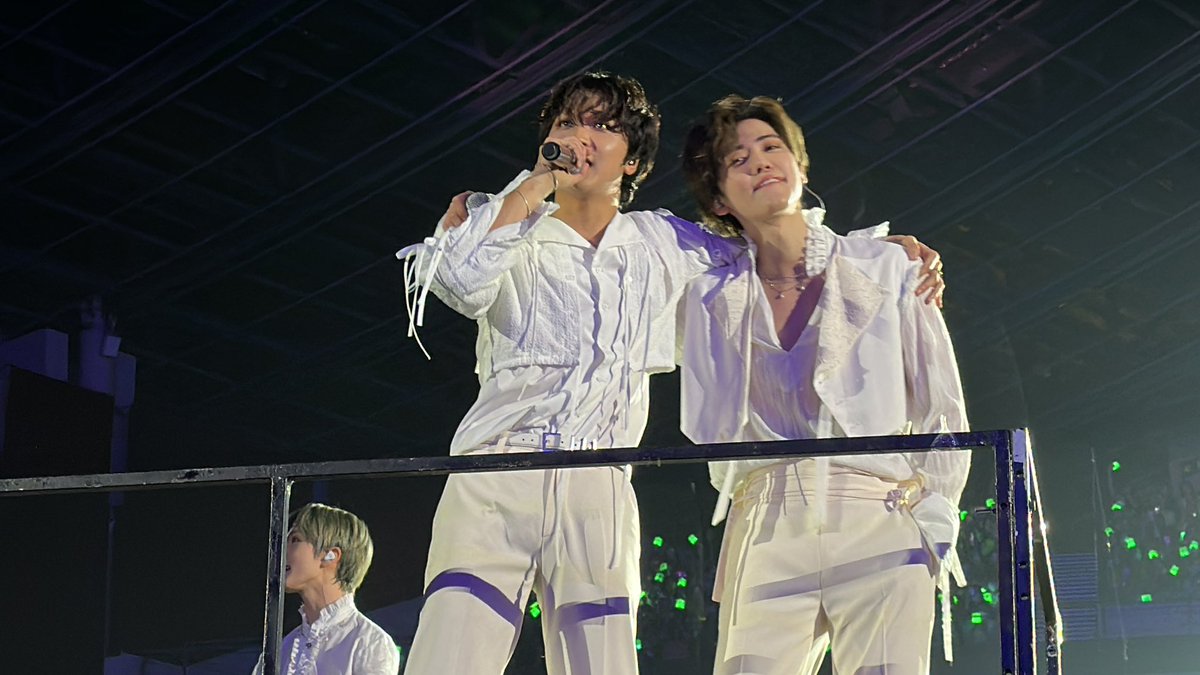 augustIune's tweet photo. im crying i love them so much my favorite AB line my NAHYUCK my everything https://t.co/xLiavfMWK0