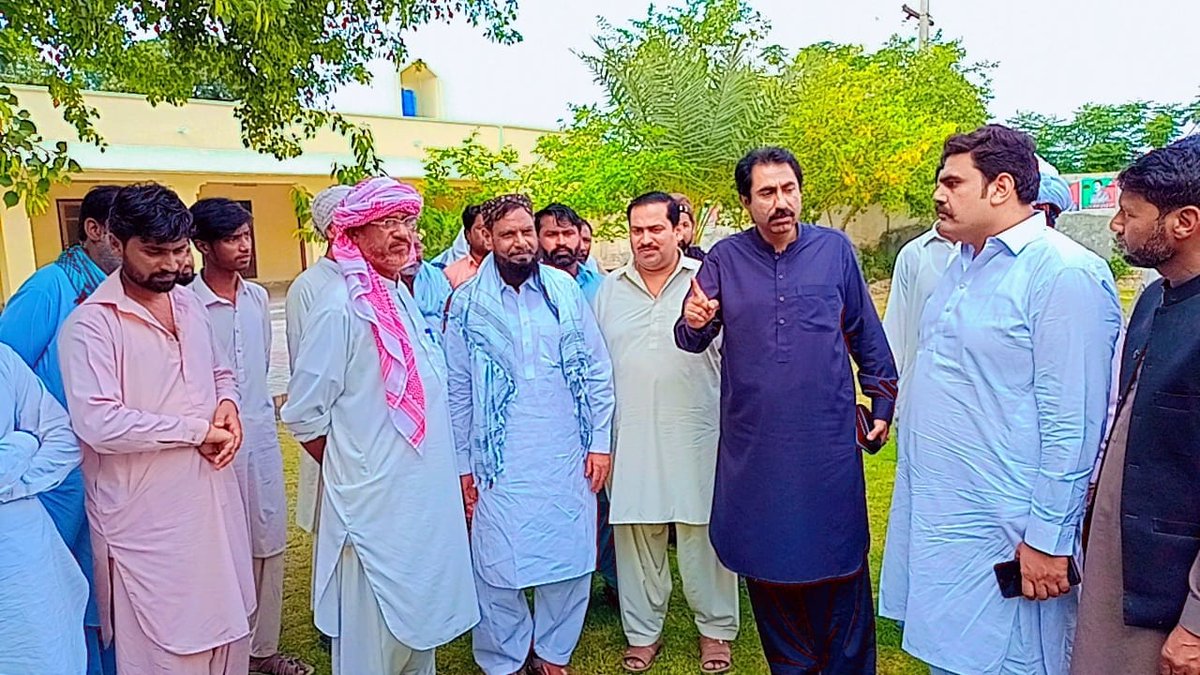 AhmadUsmanPp252's tweet photo. پاکستان تحریک انصاف کے نامزد امیدوار ان شاءاللہ ممبرصوبائی اسمبلی PP252
ملک احمد عثمان چنڑ
راماں پھاٹک حسب معمول ڈیرہ پر موجود اہلیان حلقہ کے مسائل سن کر ان کے فوری حل کےلیئے کوشاں
#MalikUsmanChannar #pp252 #NA167 #pti #مزدور_ریلی_کپتان_کےسنگ https://t.co/4TnqqJFDDD