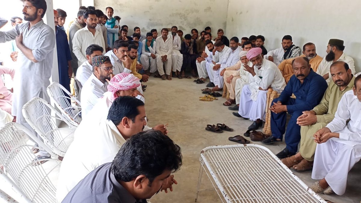 AhmadUsmanPp252's tweet photo. پاکستان تحریک انصاف کے نامزد امیدوار ان شاءاللہ ممبرصوبائی اسمبلی PP252
ملک احمد عثمان چنڑ
راماں پھاٹک حسب معمول ڈیرہ پر موجود اہلیان حلقہ کے مسائل سن کر ان کے فوری حل کےلیئے کوشاں
#MalikUsmanChannar #pp252 #NA167 #pti #مزدور_ریلی_کپتان_کےسنگ https://t.co/4TnqqJFDDD