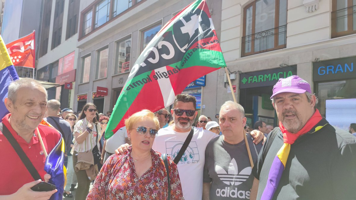 ✊ <a href="/CCOO_FER/">CCOO FERROVIARIO</a>  hemos salido a la calle a defender los derechos de las trabajadoras y los trabajadores. 
#1DeMayo #SubirSalariosBajarPreciosRepartirBeneficios
#1M2023