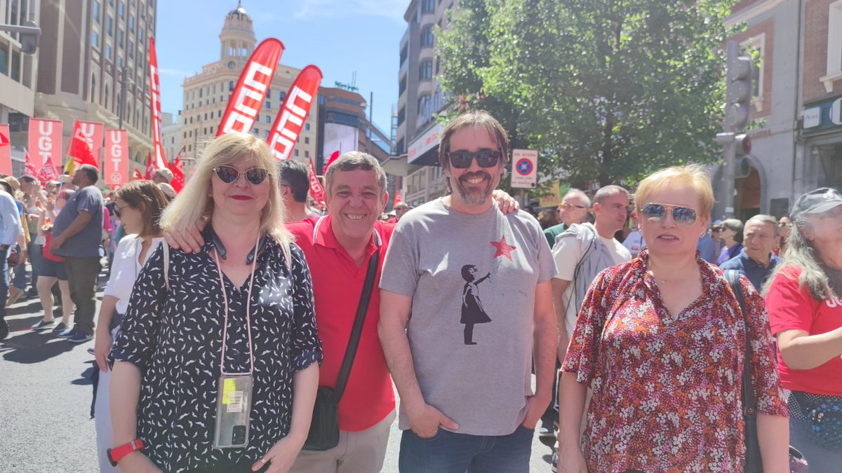 CCOO_FER's tweet photo. ✊ @CCOO_FER  hemos salido a la calle a defender los derechos de las trabajadoras y los trabajadores. 
#1DeMayo #SubirSalariosBajarPreciosRepartirBeneficios
#1M2023 https://t.co/bBNcZNOrhk