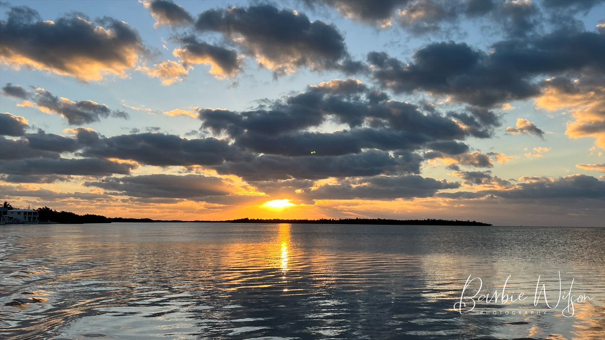 barbiedoll_eyw's tweet photo. Monday is starting out just great! #OffTheDock #Fishing #Keywest #sunrise Gm! https://t.co/uGL6sKeVe9