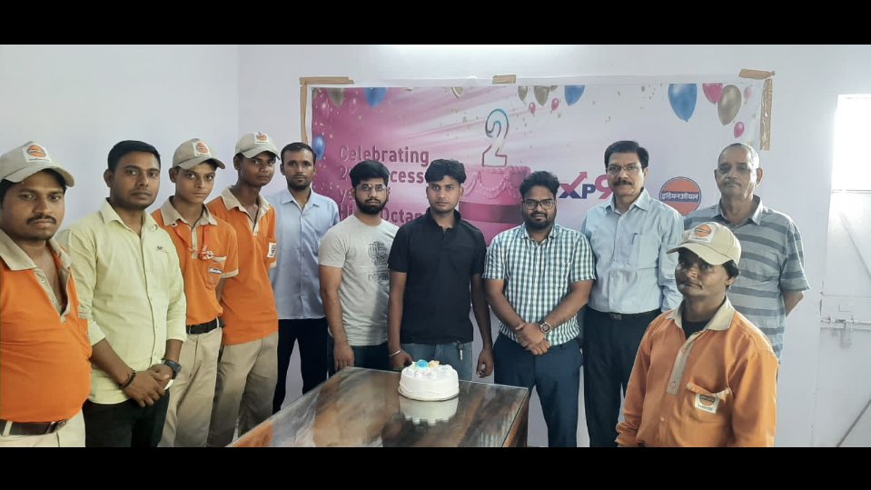 AgraIOC's tweet photo. XP95 2nd Anniversary celebrated at Retail outlets under Agra DO, on the occasion cake was cut with XP95 customers and sweets were distributed..

@ChairmanIOCL @DirMktg_iocl @raj_dube @ioclupso2 @GeetikaMehra4 @AjayGargioc https://t.co/RZYjdYr31m