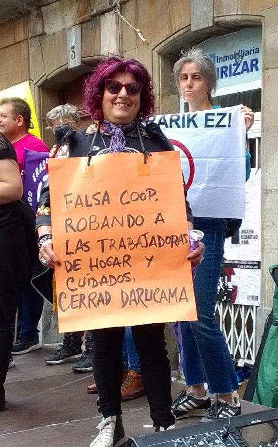 ath_ele's tweet photo. Manifestación 1 de Mayo: ¡DESEMPLEO DESDE AHORA! DARUCAMA ITXI BEHINGOZ! https://t.co/qLft83HhRO