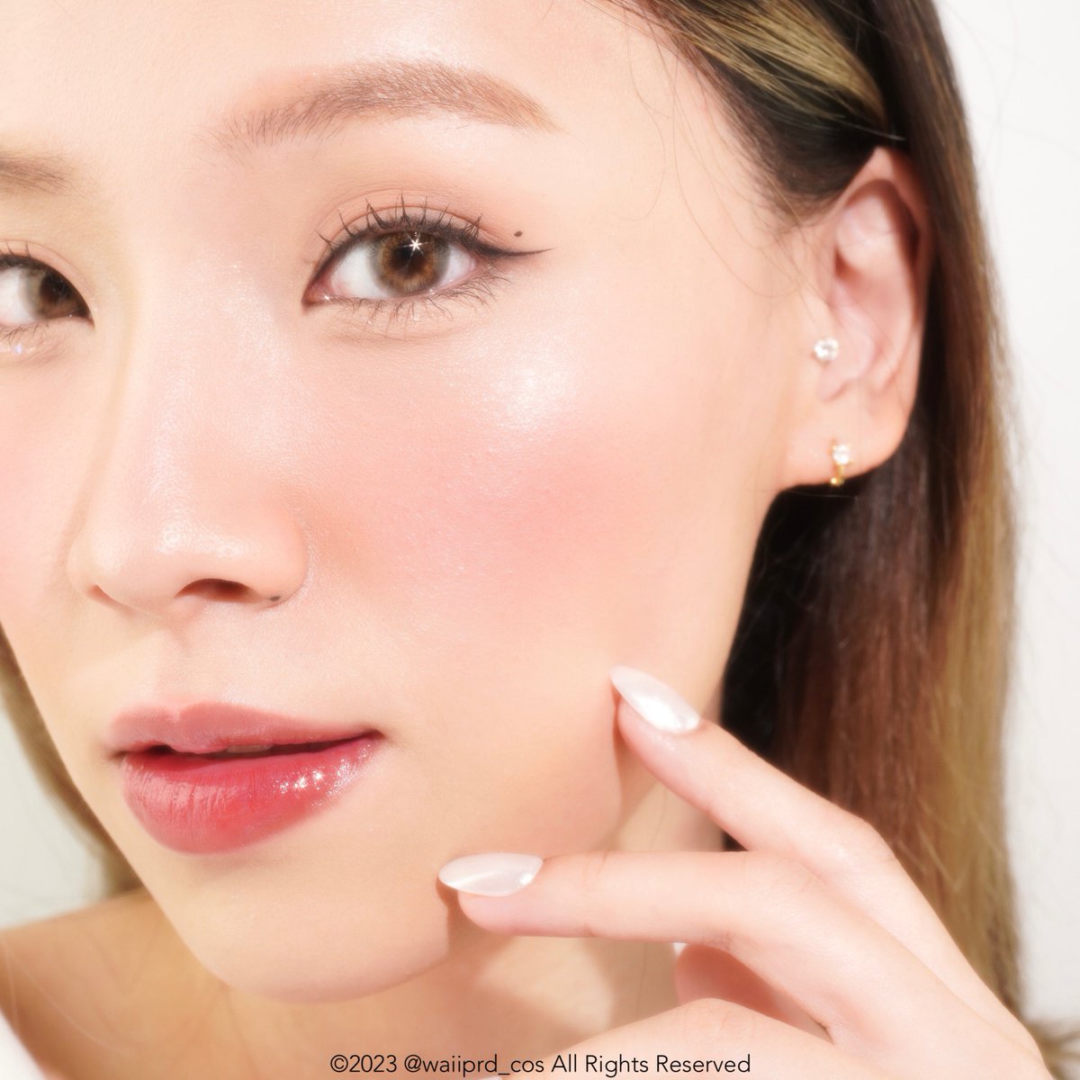 waiiprd's tweet image. Mille คอลเลคชั่นใหม่ La Peinture Blusher 🎨✨ คอลนี้มีทั้งบลัชออน บรอนเซอร์ และไฮไลท์เลย โทนสีคือสวยยยมาก เนื้อจะมีความวาวๆ ผิวสวยเว่อร์ดูสุขภาพดีไปเลย ในพาเลทมี 2 เฉดสี ใช้เป็นบลัช/ไฮไลท์ได้ แพคเกจจิ้งหรูหรา ดูแพงสุดๆ Made in Italy🇮🇹 #รีวิวมิลเล่ #lapeinture #floralcollection