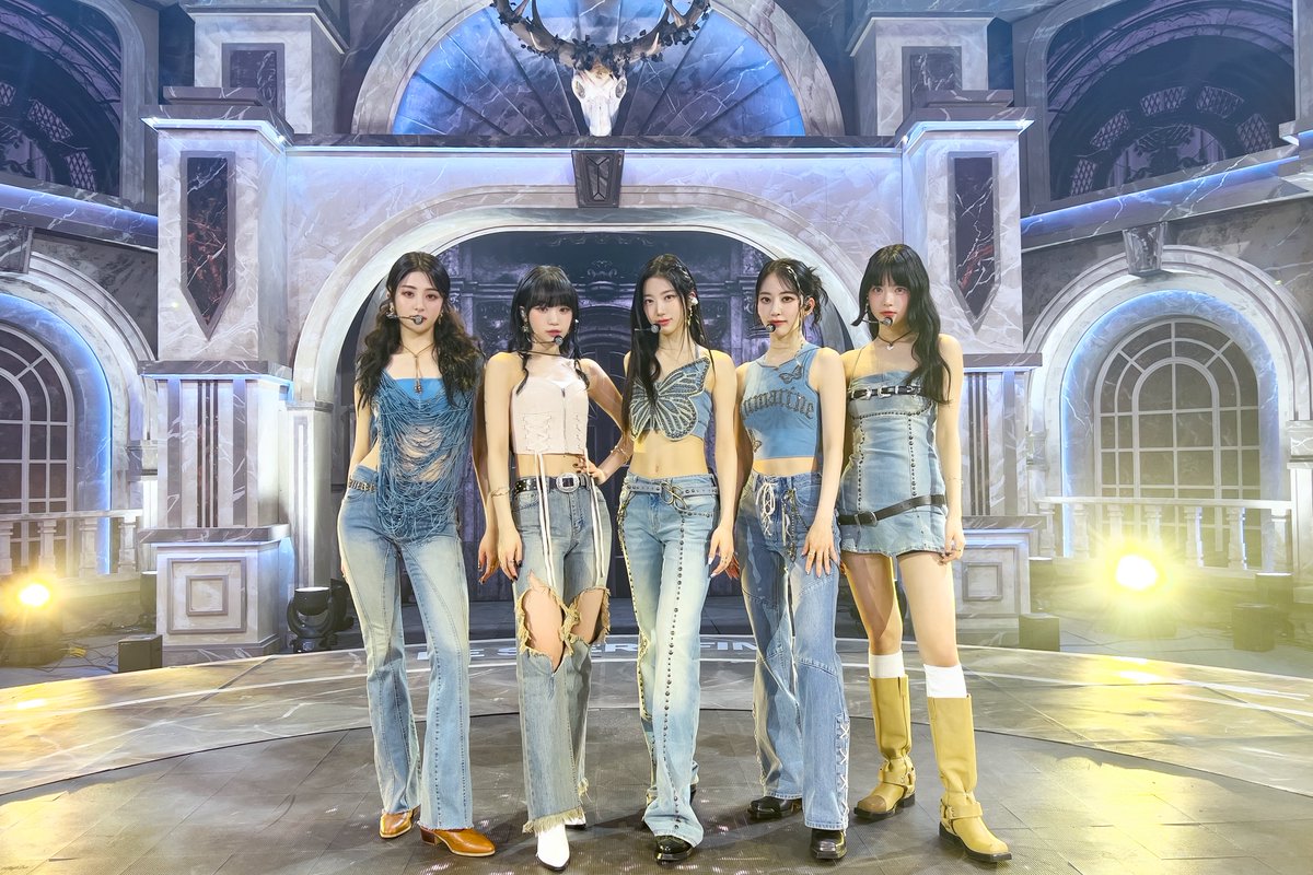 le_sserafim's tweet photo. [#오늘의르세라핌]
230501 @ LE SSERAFIM COMEBACK SHOW UNFORGIVEN

피어나! 핌의 동료가 돼라❤️‍🔥

#LE_SSERAFIM #르세라핌
#UNFORGIVEN https://t.co/utT385LPeB