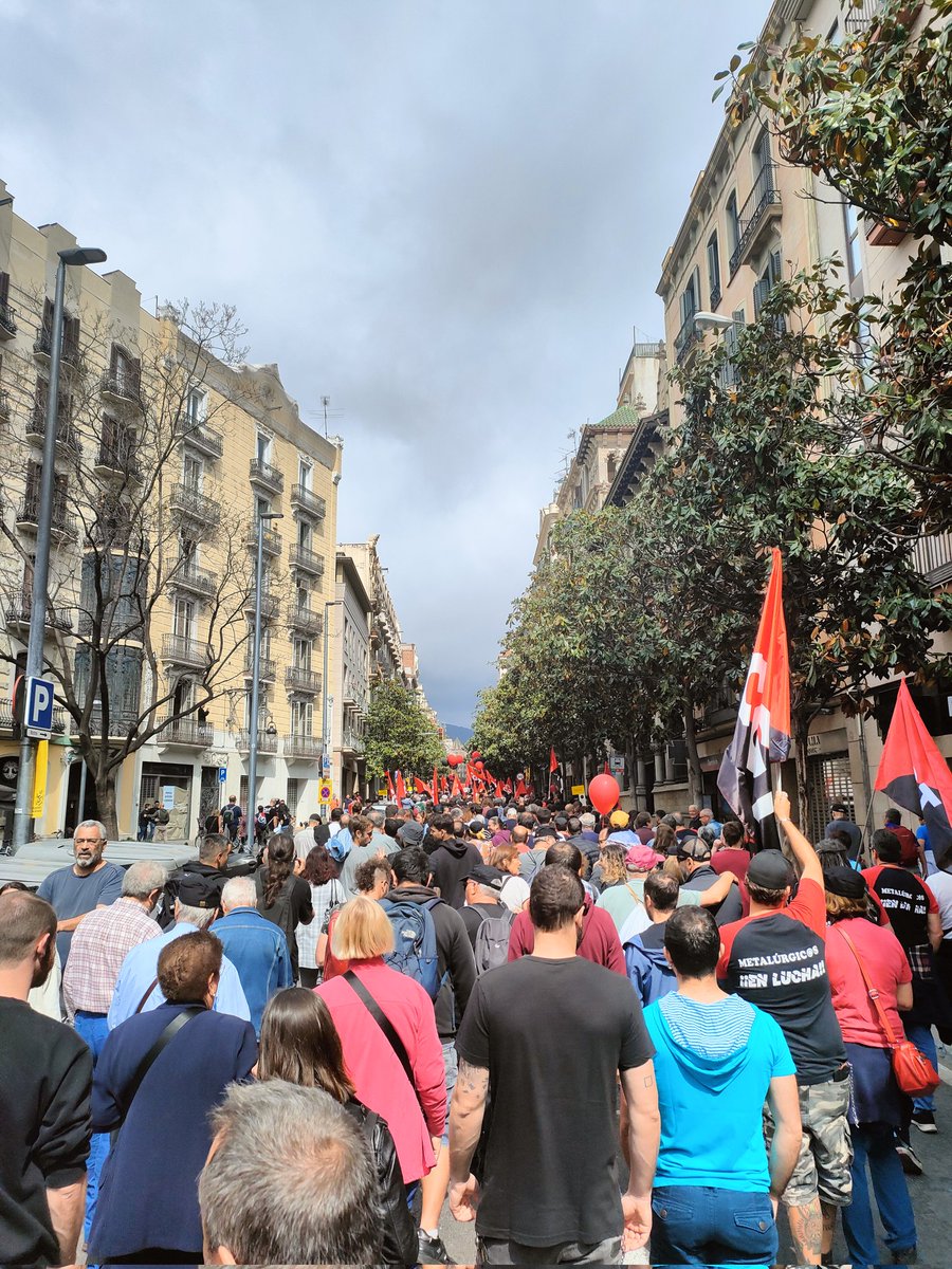 HildegartRev's tweet image. Avui #1DeMaig i cada dia, més organització, més lluita, més drets #PerCanviarHoTot 
La lluita pels drets laborals és la lluita per la defensa d'una vida digna, treballem menys perquè  treballi tothom, amb serveis públics lliures de privatitzacions. Visca l'1 de Maig al carrer!