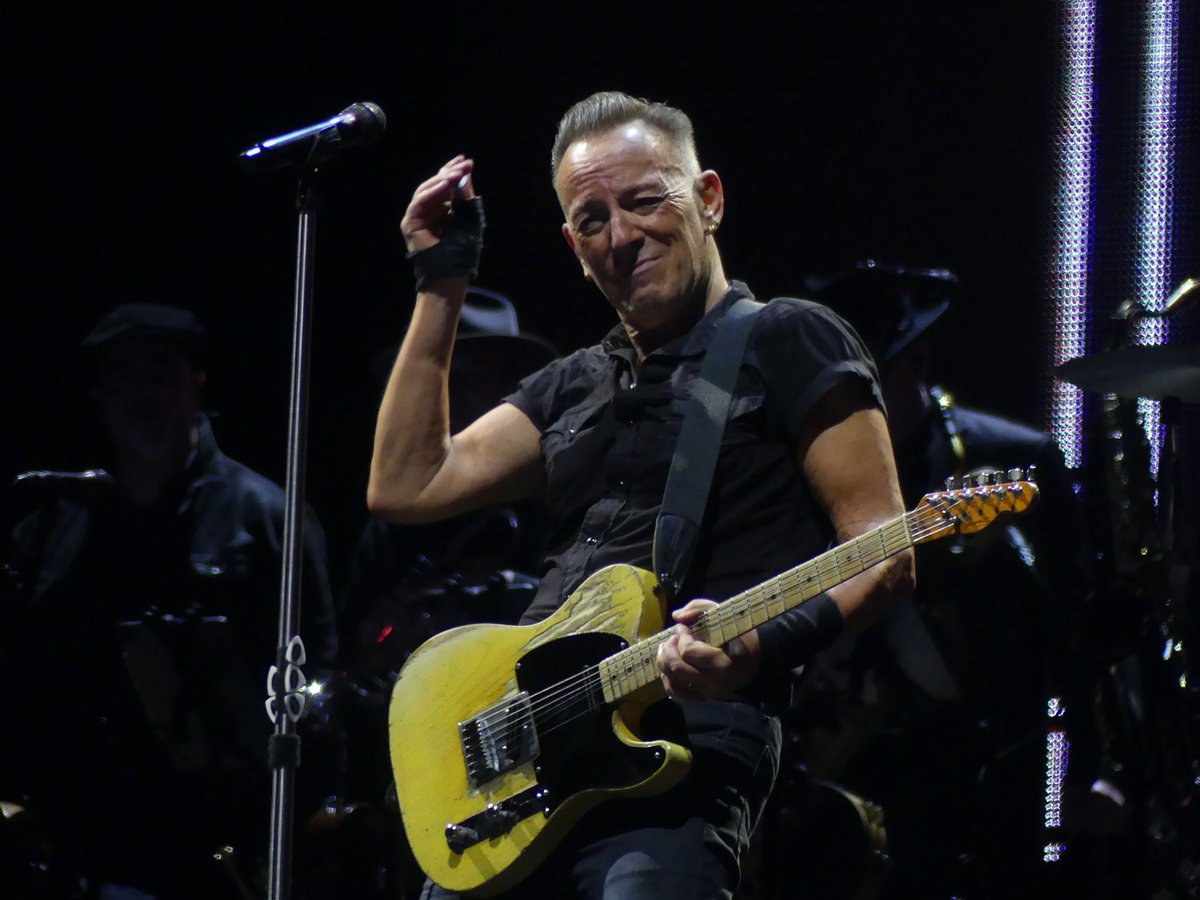 stateless79's tweet photo. Eternal Boss 🫶🏼 @springsteen #SpringsteenBCN 30/04/23 https://t.co/0PNlHPUrbh