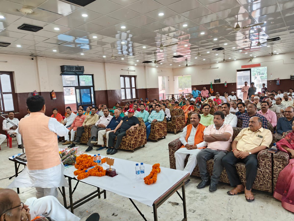 Indirasingh_Bjp's tweet photo. आज नगर निकाय चुनाव के दृष्टिगत नगर पालिका परिषद, बिजनौर अध्यक्ष पद प्रत्याशी श्रीमती इंदिरा सिंह जी के समर्थन में आयोजित नगर निकाय वैश्य समाज सम्मेलन को मा० राजयमंत्री स्वतंत्र प्रभार श्री @KapilDevBjp जी ने संबोधित करते हुए कार्यकर्ताओं से प्रत्याशी को विजयी बनाने का आह्वान किया https://t.co/F3yIJtGewa