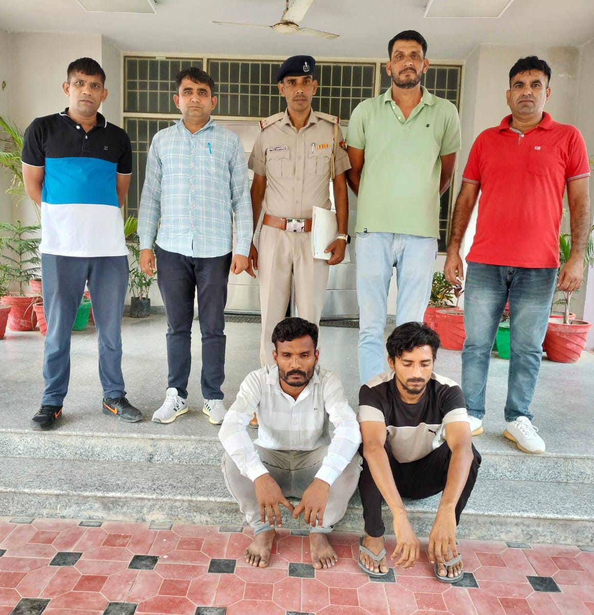 सीआईए स्टाफ प्रथम भिवानी ने कृष्णा कॉलोनी में राहगीर से रुपए छीनने के मामले में दो आरोपियों को किया गिरफ्तार।

पुलिस टीम के द्वारा आरोपियों को पेश माननीय न्यायालय में कर 01 दिन के पुलिस रिमांड पर किया हासिल।
<a href="/anilvijminister/">Anil Vij Ambala Cantt Haryana, India</a> <a href="/police_haryana/">Haryana Police</a> <a href="/igrohtak/">IG , Rohtak Range,Rohtak</a>