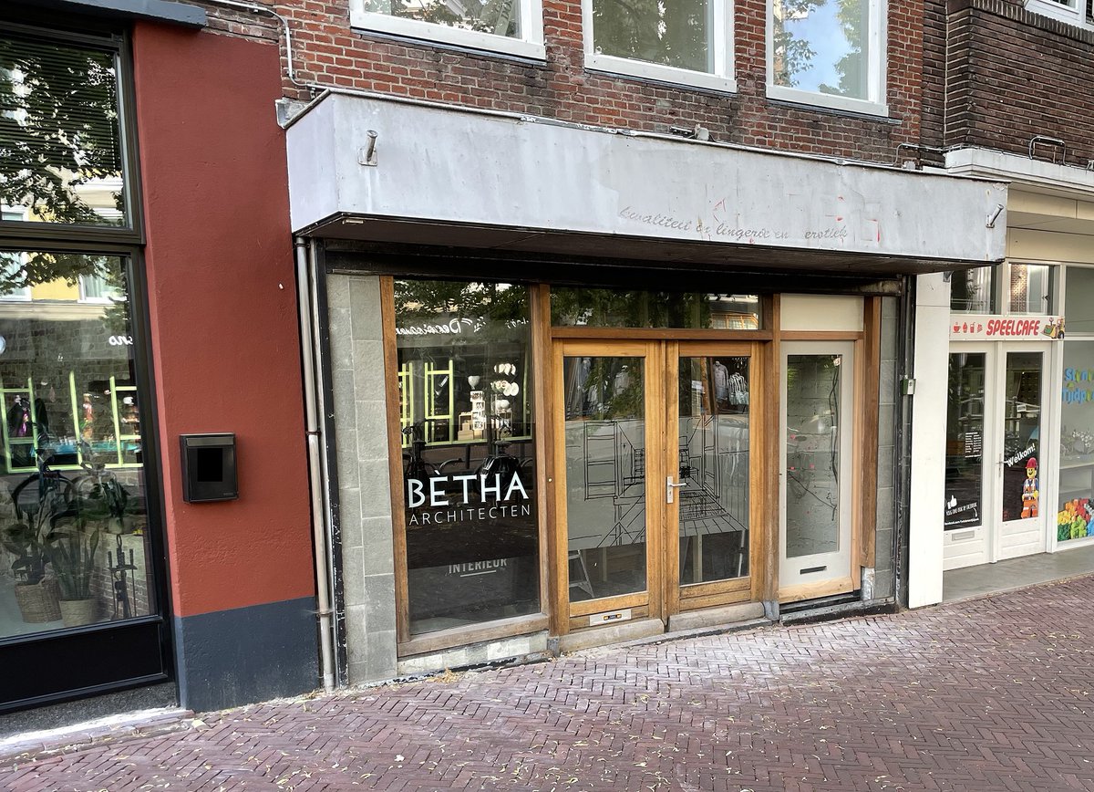 SchoonhovenBOG's tweet photo. [TE HUUR LEEUWARDEN] Fraaie winkelruimte (op begane grond) op goede aanlooplocatie in de historische binnenstad van Leeuwarden. BVO ca. 70 m².

Meer weten? https://t.co/wBZULp8h62 https://t.co/u1dTLUnriR
