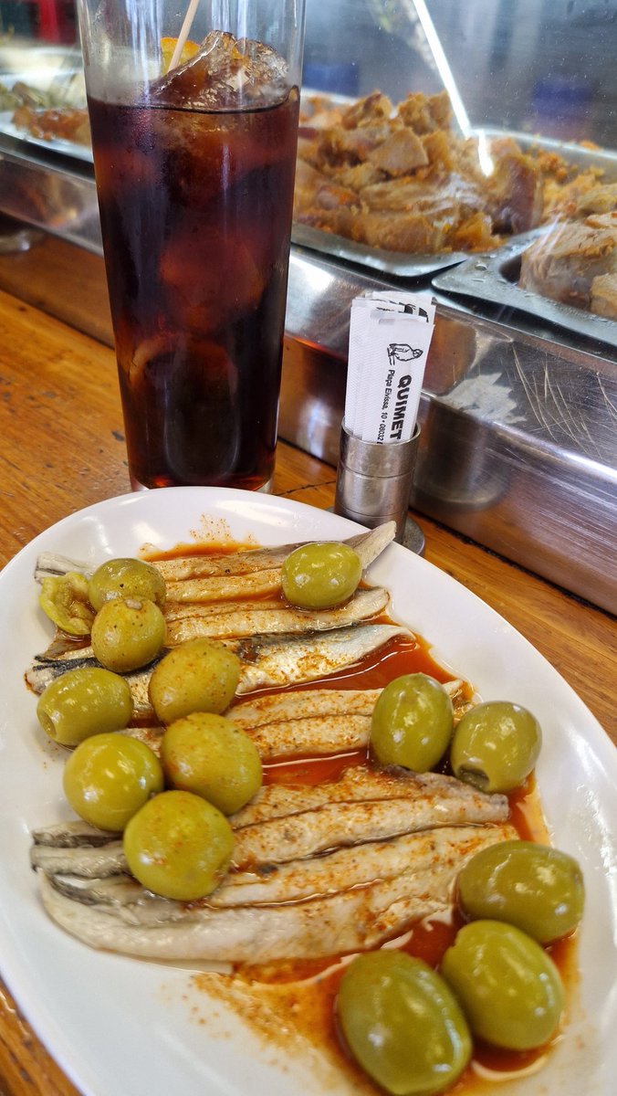 moniesca72's tweet photo. L'hora del vermut #Quimet #Horta https://t.co/zQPBklCMVz