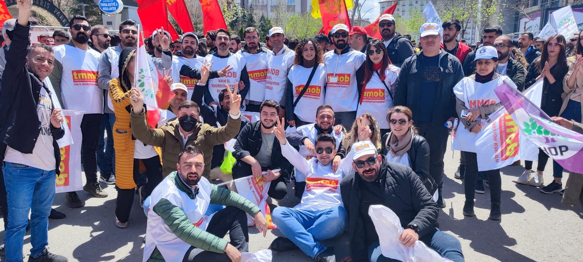 Yeni bir başlangıç için yola çıktığımız 1 Mayıs etkinliğimizi büyük bir çoşku ile kutladık, işlerimiz, emeklerimiz için taleplerimi yükselttik, sesimizin yankısını bekliyoruz…
<a href="/TMMOB1954/">TMMOB</a>  #Yasasın1Mayıs #Biji1Gulan