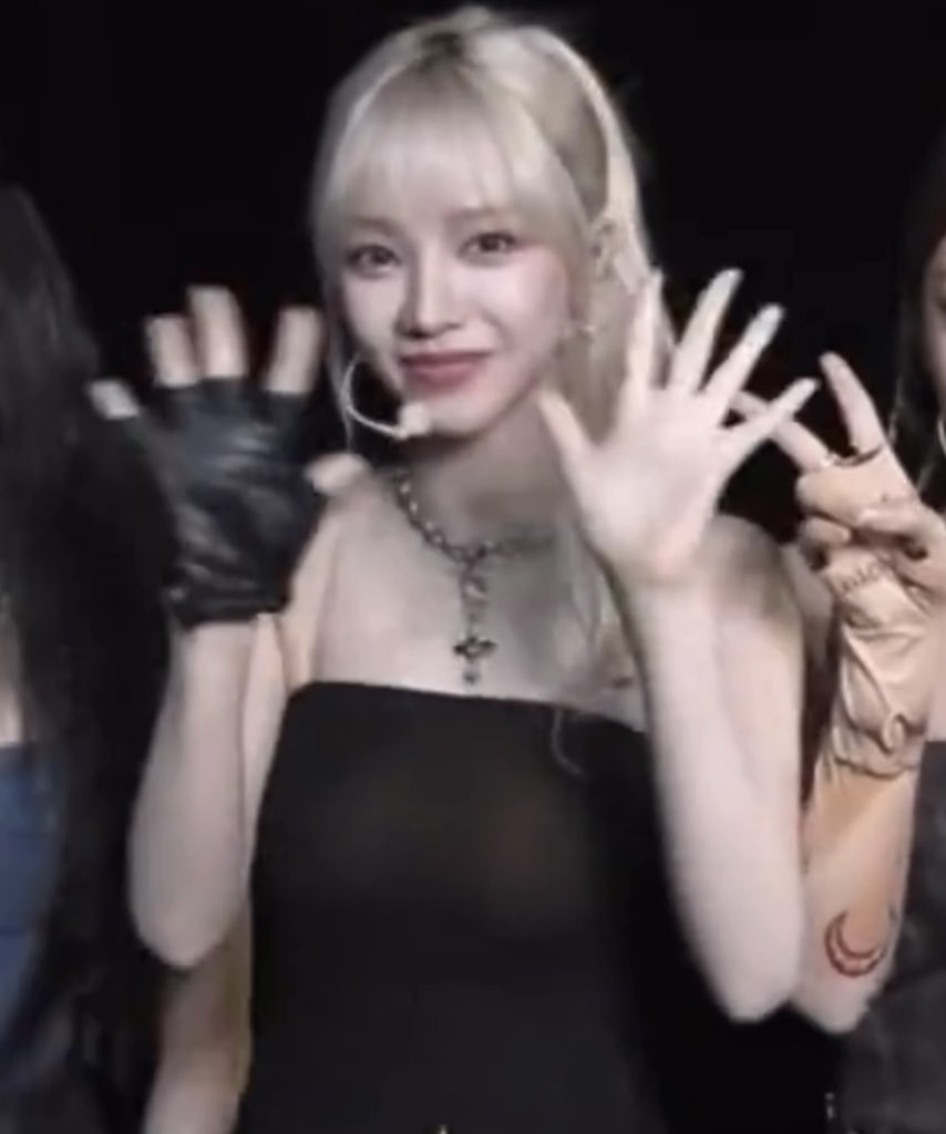ujiminphoria's tweet photo. Omg Karina looks like a doll!! https://t.co/l5fAfl4RcW