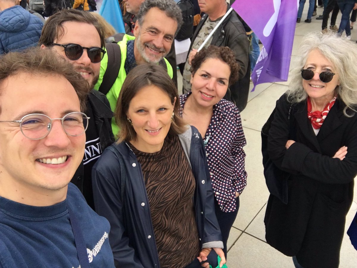 NaimaCharai's tweet photo. Énorme mobilisation pour le 1er mai #bordeaux #1erMai 
#NonALaReformeDesRetraites https://t.co/s9IUq0NTVU