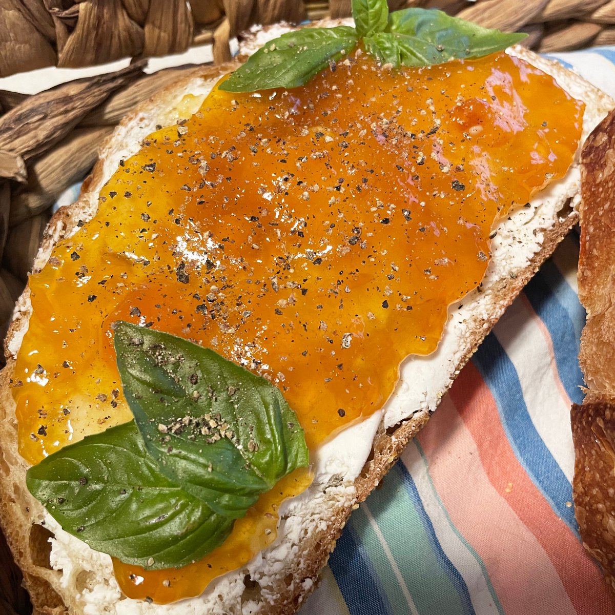 What do you spread on our sourdough bread? Maybe goat cheese and apricot jam with a little fresh basil and black pepper? Let us know your favorite!
#oldehearthbread #freshbread #shoplocal #orlandoflorida #sourdough
#artisanbakery #breadlife