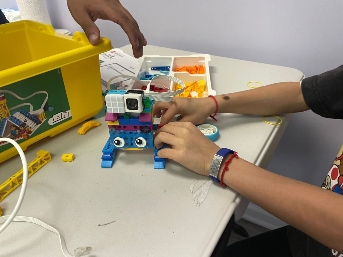 MindzQEducation's tweet image. Want to turn your kid's screen time into skill time? Our MindzQ STEM N ART Summer Camp is the perfect solution!  Our program combines robotics and art to engage and inspire young minds.
  
Enroll Now👉 mindzq.com/summer-camp

#summercamp2023 #funsummer #roboticslearning