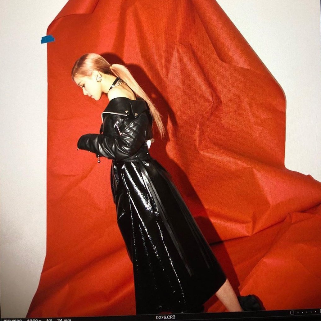 blackpink finally debuted !

thanks to everyone who put their work into this album, i'm impressed and very proud of it. i'd also like to thank the girls that despite the hard work they didn't give up and now we can be where we are.
thank you for everything.

#ECHO_SYSTEM_OFFICIAL