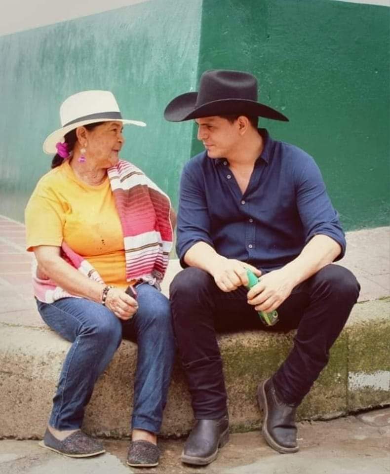 CesarOrtiZorro's tweet photo. Ya caminamos el Departamento, consultamos y escuchamos a los sectores, construimos una proyecto común: "Se aproxima el día en que vamos a anunciar nuestra propuesta; no somos uno, ni dos de nosotros, somos  todo un pueblo que busca una verdadera posibilidad de cambio". https://t.co/HfdkvO4SRD