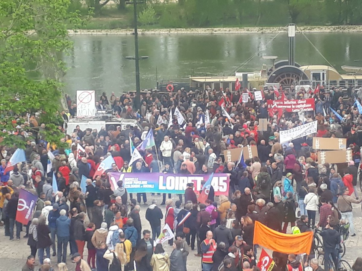 KarinFischerFI's tweet photo. Manif du #1erMai massive à #Orleans ce matin. Cortège (inter)syndical énorme et la #NUPES bien présente. Pour les droits des travailleurs et travailleuses, pour le partage du travail, et pour le droit au repos, car oui les Français sont tjs contre la #ReformeDesRetraites !!! https://t.co/kZOCACxlMz