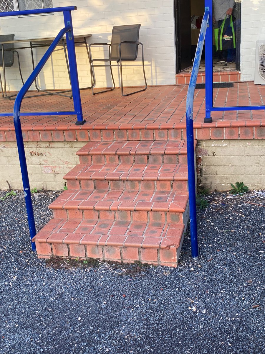 bilfulaAU's tweet image. The caretaker rang the owner. OK room 11, just over there. Here was room 11’s entry. Needing a rest I just gave in and managed on crutches. Needless to say we won’t stay there again. #DisabilityProblems #AmIJustAWhinger