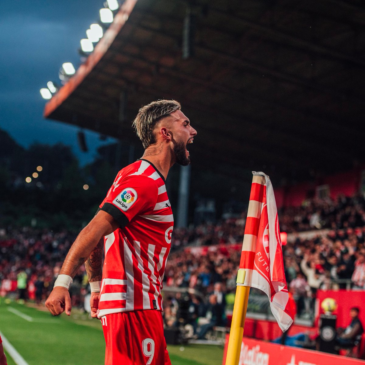 Offsider_ES's tweet photo. 🎁 ¿Quieres ganar una 𝗰𝗮𝗺𝗶𝘀𝗲𝘁𝗮 del @GironaFC?

📌 Si esta noche el Girona gana con gol de Taty Castellanos, sorteamos su camiseta entre los que den RT y nos sigan.

🍀 ¡Mucha suerte a todos! https://t.co/iRtJ0zb67a