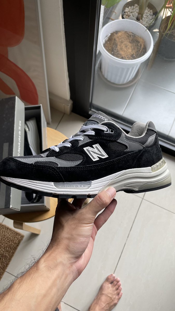 adhamtrose's tweet photo. For sale! 992 

PLEASE RT. 

Check out 'New Balance 992 Made in USA GREY SUEDE', available at RM1,050 on #Carousell https://t.co/wdXbcQwR7n https://t.co/gLJ4LA0SOe