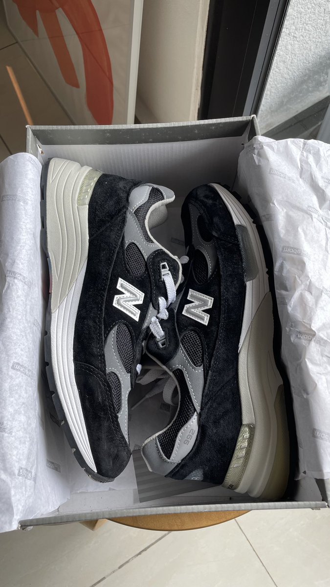 adhamtrose's tweet photo. For sale! 992 

PLEASE RT. 

Check out 'New Balance 992 Made in USA GREY SUEDE', available at RM1,050 on #Carousell https://t.co/wdXbcQwR7n https://t.co/gLJ4LA0SOe