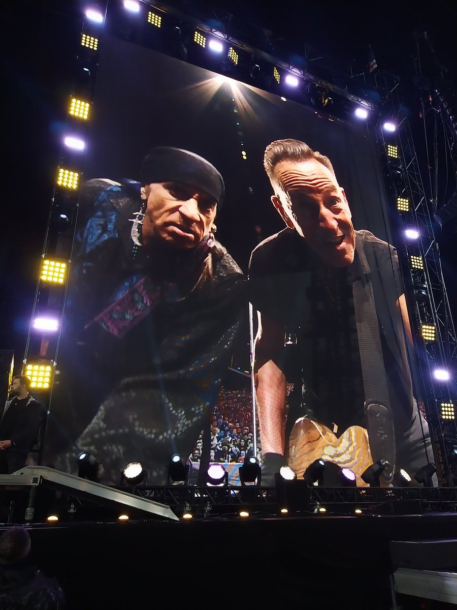 CovadongaRayon's tweet image. Happiness in a nutshell!  #SpringsteenTour2023 #SpringsteenBarcelona