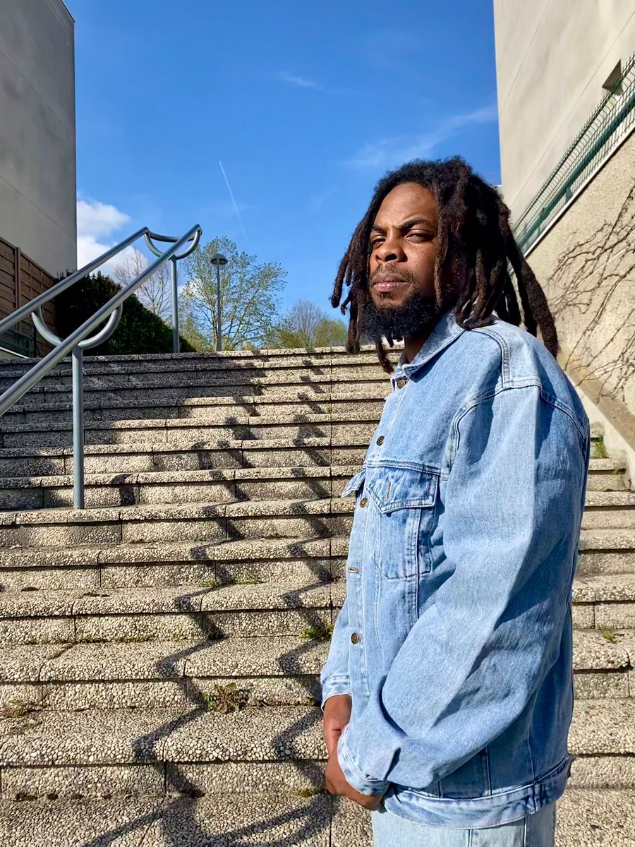 AsherToto's tweet photo. Definitely connected to the highest 🌞 the sun gravitates   above my head 

#totoasher #asher #reggae #reggaeartist #frenchartist #frenchreggae #singer #musician #rasta #sun #outfit #denimondenim #freeformlocs #roots #music #explore https://t.co/Vek7NsVTAW